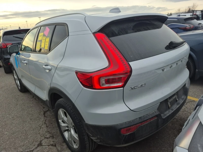 Volvo XC40 * MOMENTUM * CARFAX * БЕЗ ПЪРВОНАЧАЛНА ВНОСКА, снимка 4 - Автомобили и джипове - 52920167