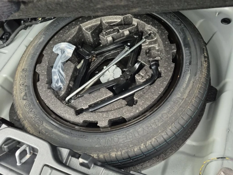 Volvo XC40 * MOMENTUM * CARFAX * БЕЗ ПЪРВОНАЧАЛНА ВНОСКА, снимка 14 - Автомобили и джипове - 52920167