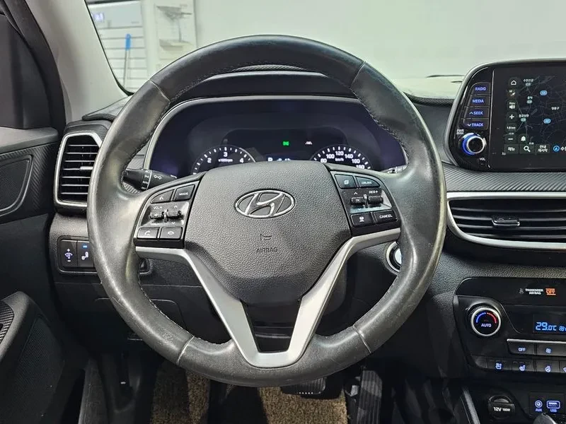 Hyundai Tucson DIESEL 1.6 4WD MODERN, снимка 13 - Автомобили и джипове - 55012054