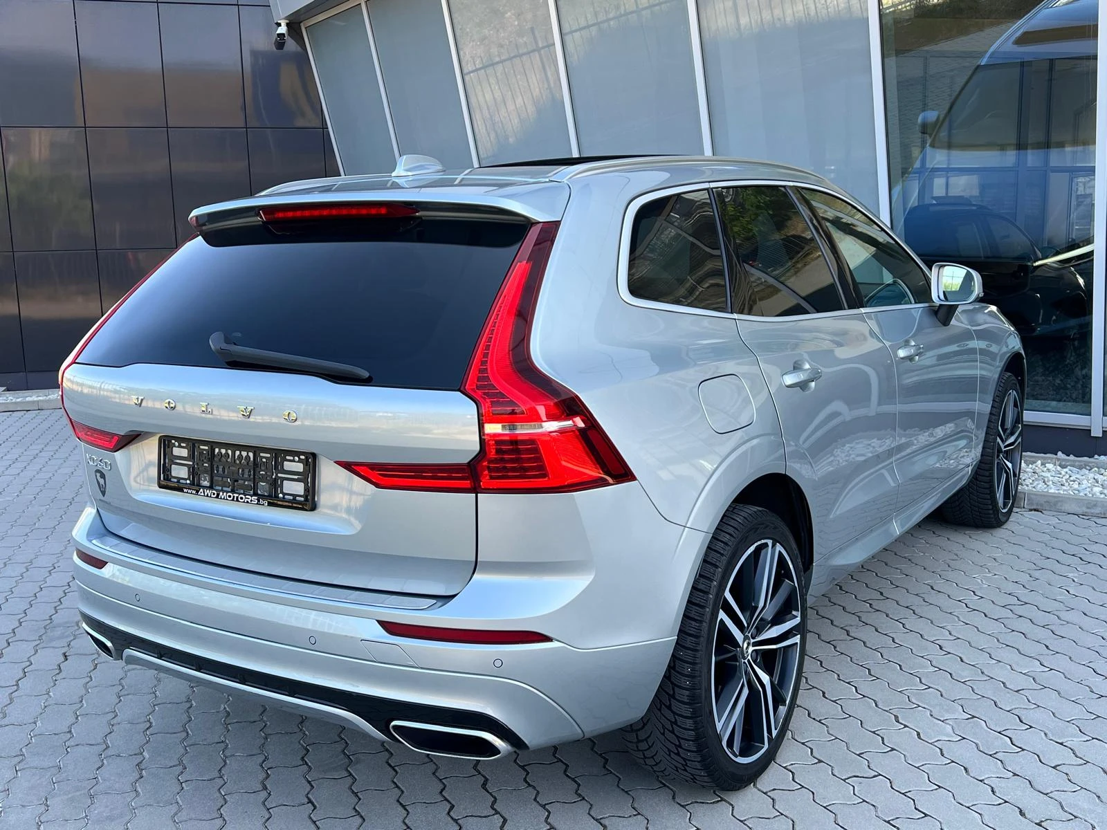 Volvo XC60 T6 R-Design Панорама Дистроник Keyless Carplay - изображение 4