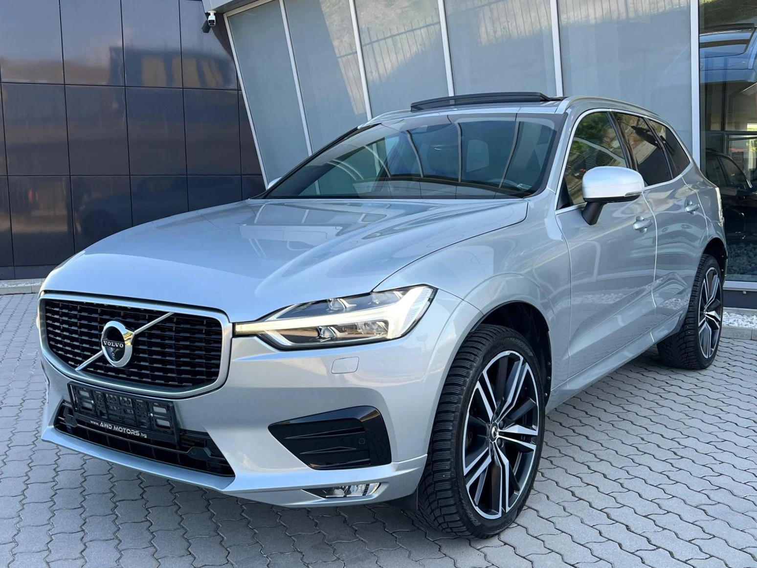Volvo XC60 T6 R-Design Панорама Дистроник Keyless Carplay - изображение 2