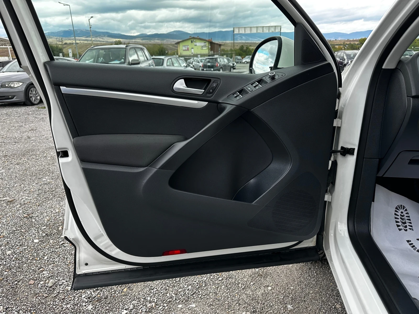 VW Tiguan 2.0TDI-HIGHLINE-CROSS-114000км-СЕРВИЗНА ИСТОРИЯ - изображение 8