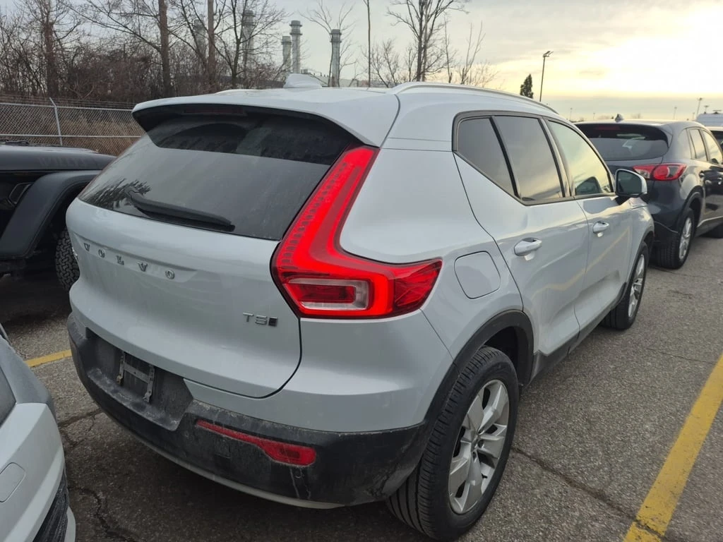 Volvo XC40 * MOMENTUM * CARFAX * БЕЗ ПЪРВОНАЧАЛНА ВНОСКА - изображение 3