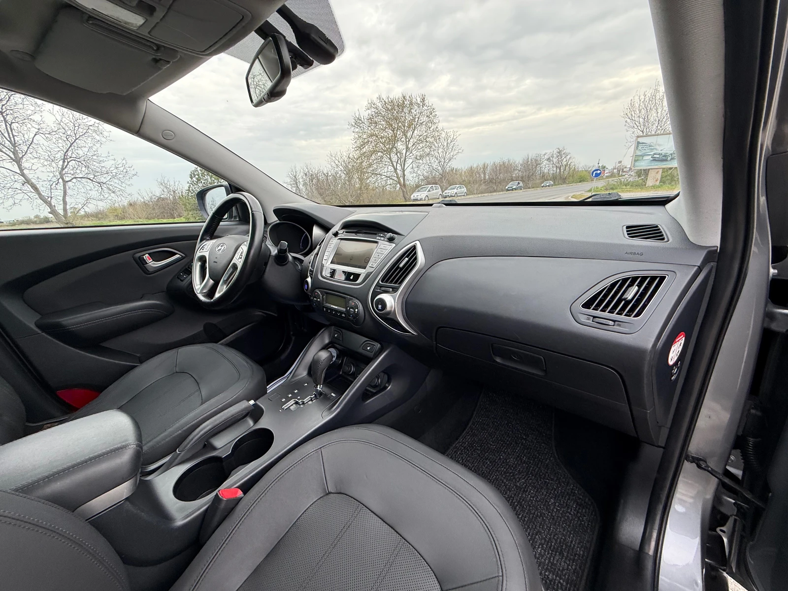 Hyundai IX35 2.0 4х4 AUT. NAVI PREMIUM ШВЕЙЦАРИЯ, снимка 9 - Автомобили и джипове - 54210983