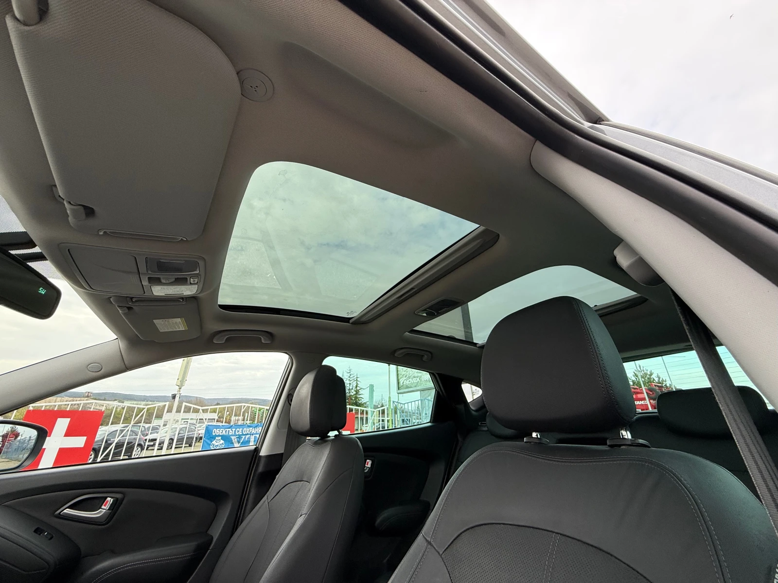 Hyundai IX35 2.0 4х4 AUT. NAVI PREMIUM ШВЕЙЦАРИЯ, снимка 10 - Автомобили и джипове - 54210983