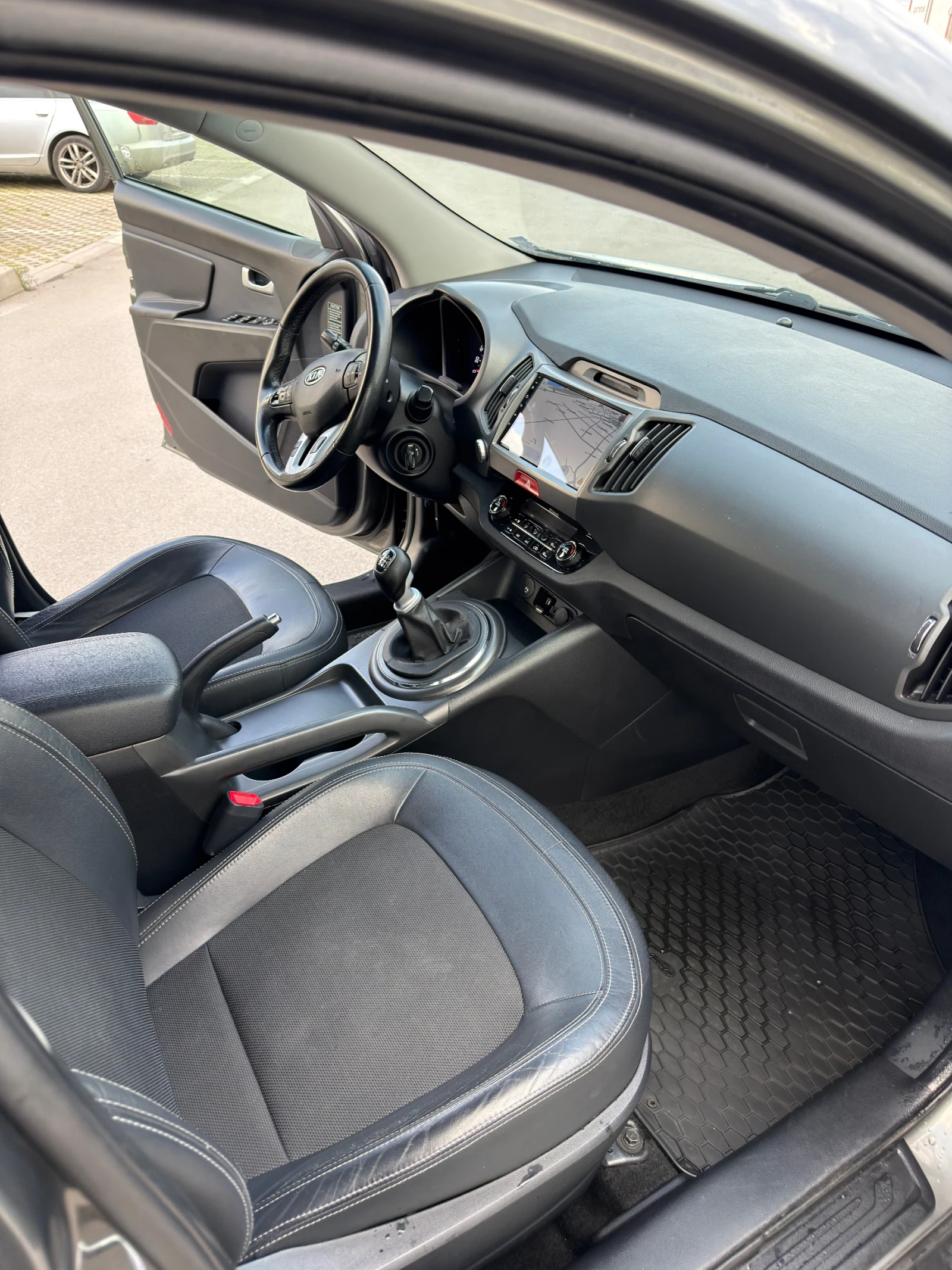 Kia Sportage, снимка 8 - Автомобили и джипове - 54527283