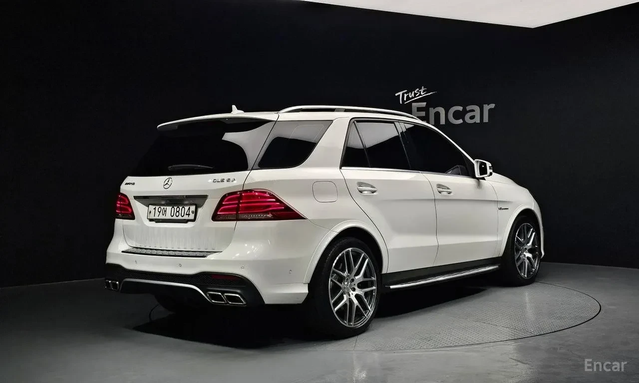 Mercedes-Benz GLE 63 AMG 4MATIC/H/K/DISTRONIC/360/ДВД/PANO, снимка 3 - Автомобили и джипове - 55059044