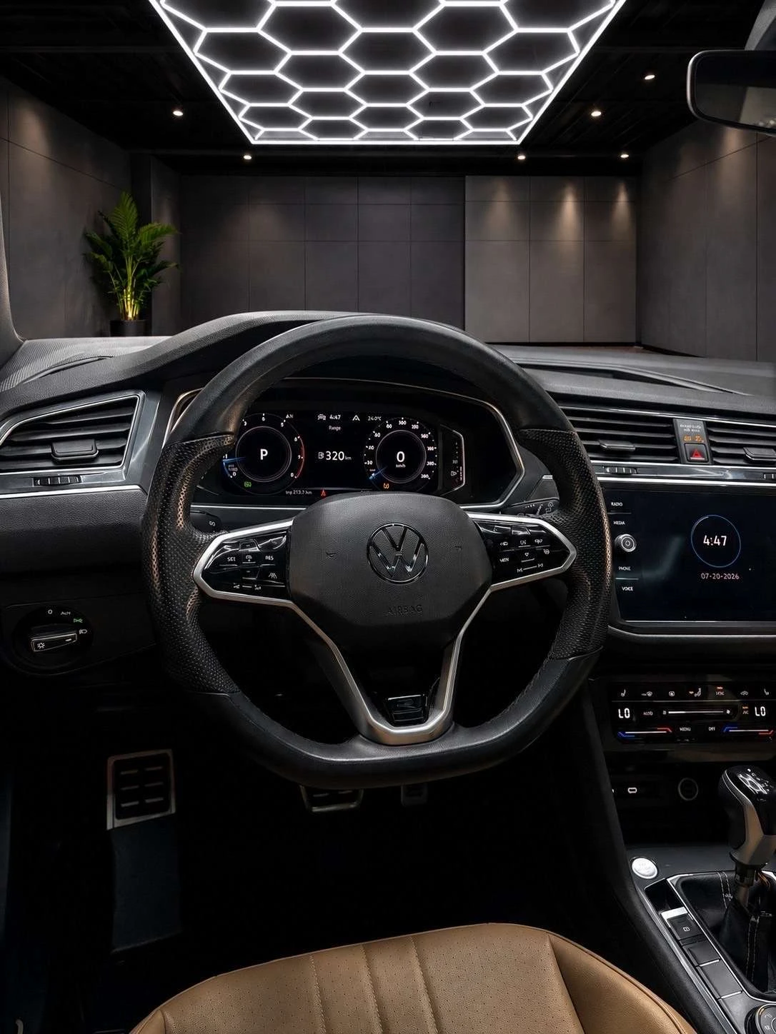 VW Tiguan R-Line / Black edition / 4x4 / Кожа /, снимка 6 - Автомобили и джипове - 55408651