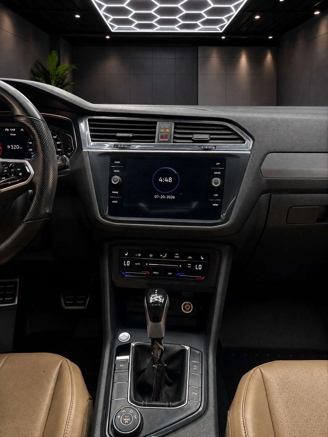 VW Tiguan R-Line / Black edition / 4x4 / Кожа /, снимка 7 - Автомобили и джипове - 55408651