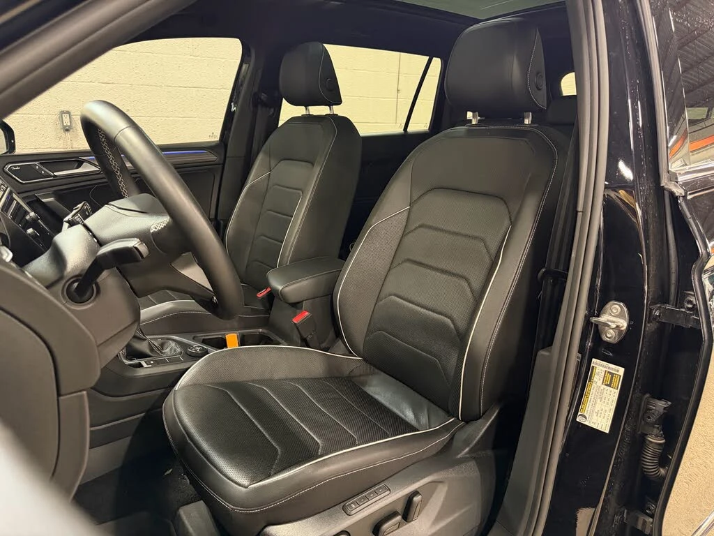 VW Tiguan R-line* 4Motion* 360* Distr* Обдух* Carplay* Pano*, снимка 5 - Автомобили и джипове - 55523250