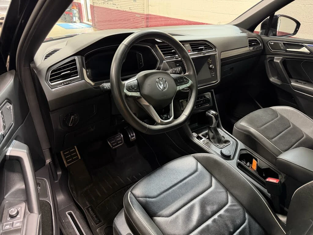 VW Tiguan R-line* 4Motion* 360* Distr* Обдух* Carplay* Pano*, снимка 7 - Автомобили и джипове - 55523250