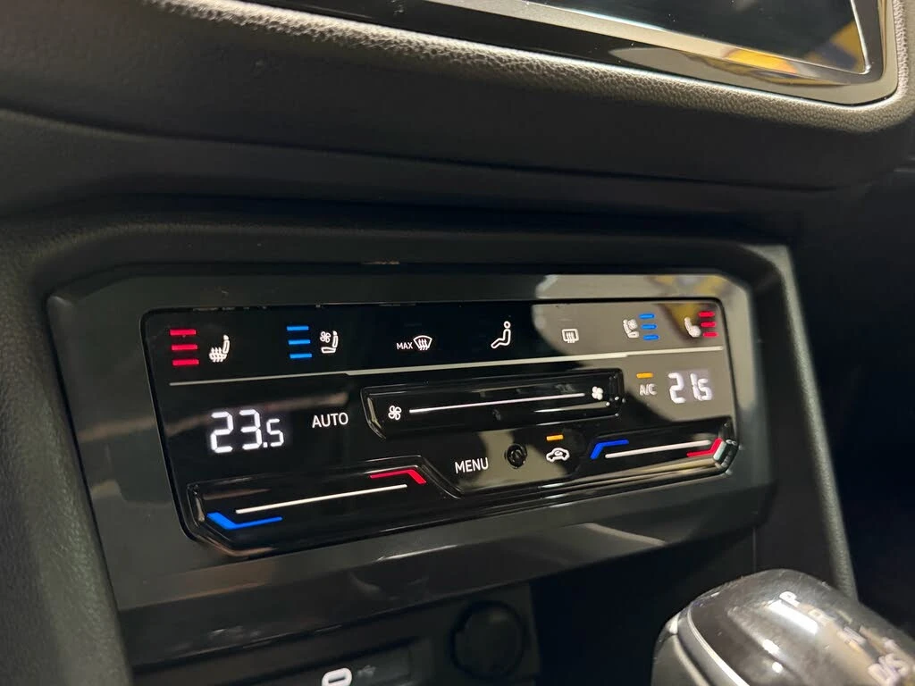VW Tiguan R-line* 4Motion* 360* Distr* Обдух* Carplay* Pano*, снимка 12 - Автомобили и джипове - 55523250