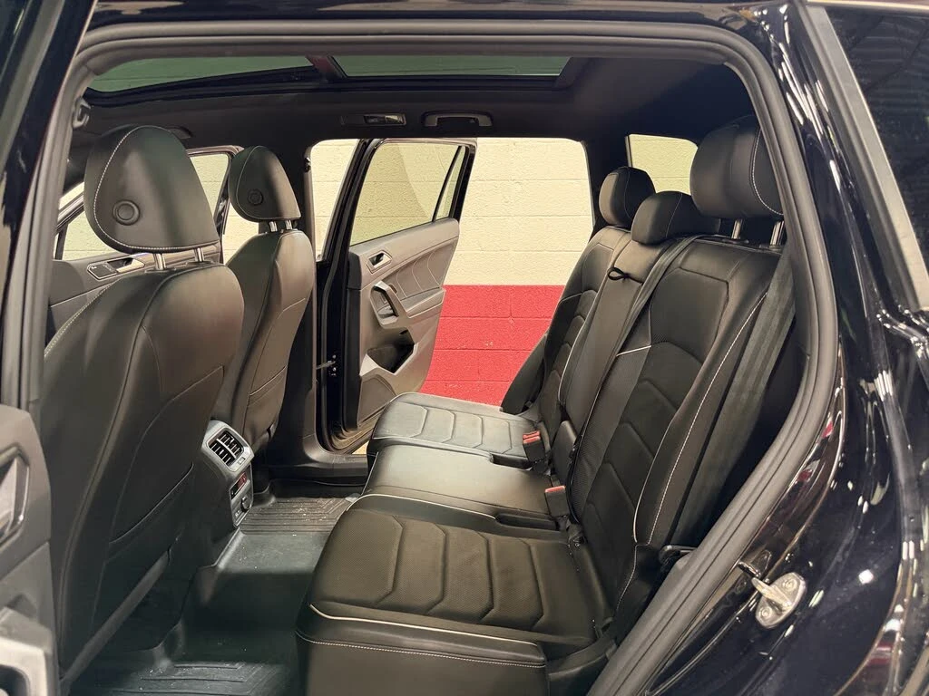 VW Tiguan R-line* 4Motion* 360* Distr* Обдух* Carplay* Pano*, снимка 13 - Автомобили и джипове - 55523250