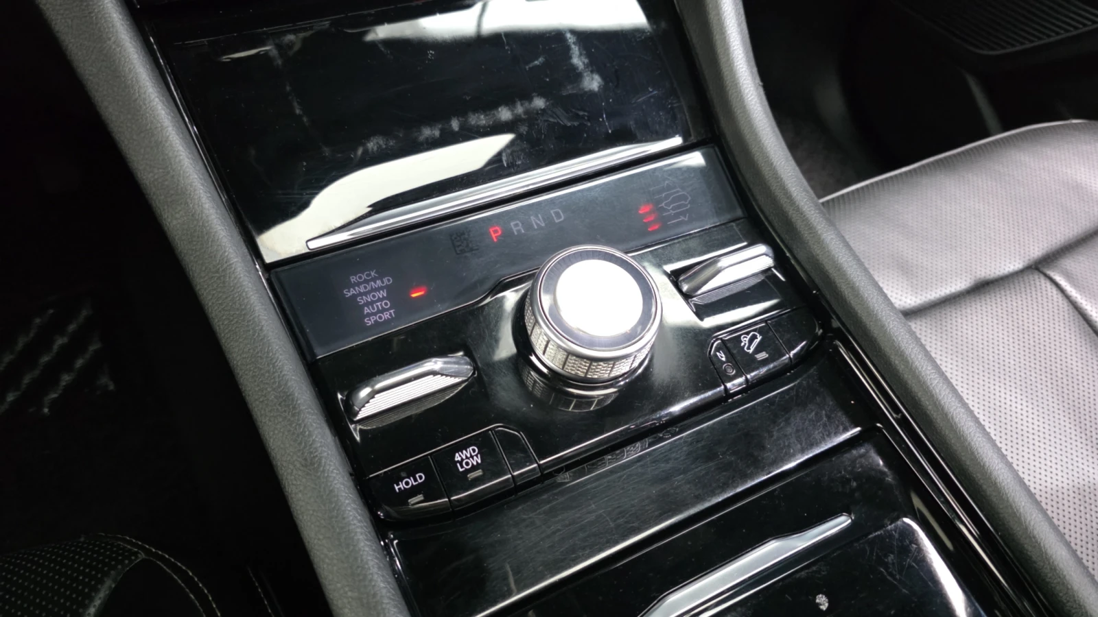 Jeep Cherokee 3.6* ЕЛ. БАГАЖНИК* HUD* 360* BLIND SPOT* КРАЙНА ЦЕ, снимка 9 - Автомобили и джипове - 55594917