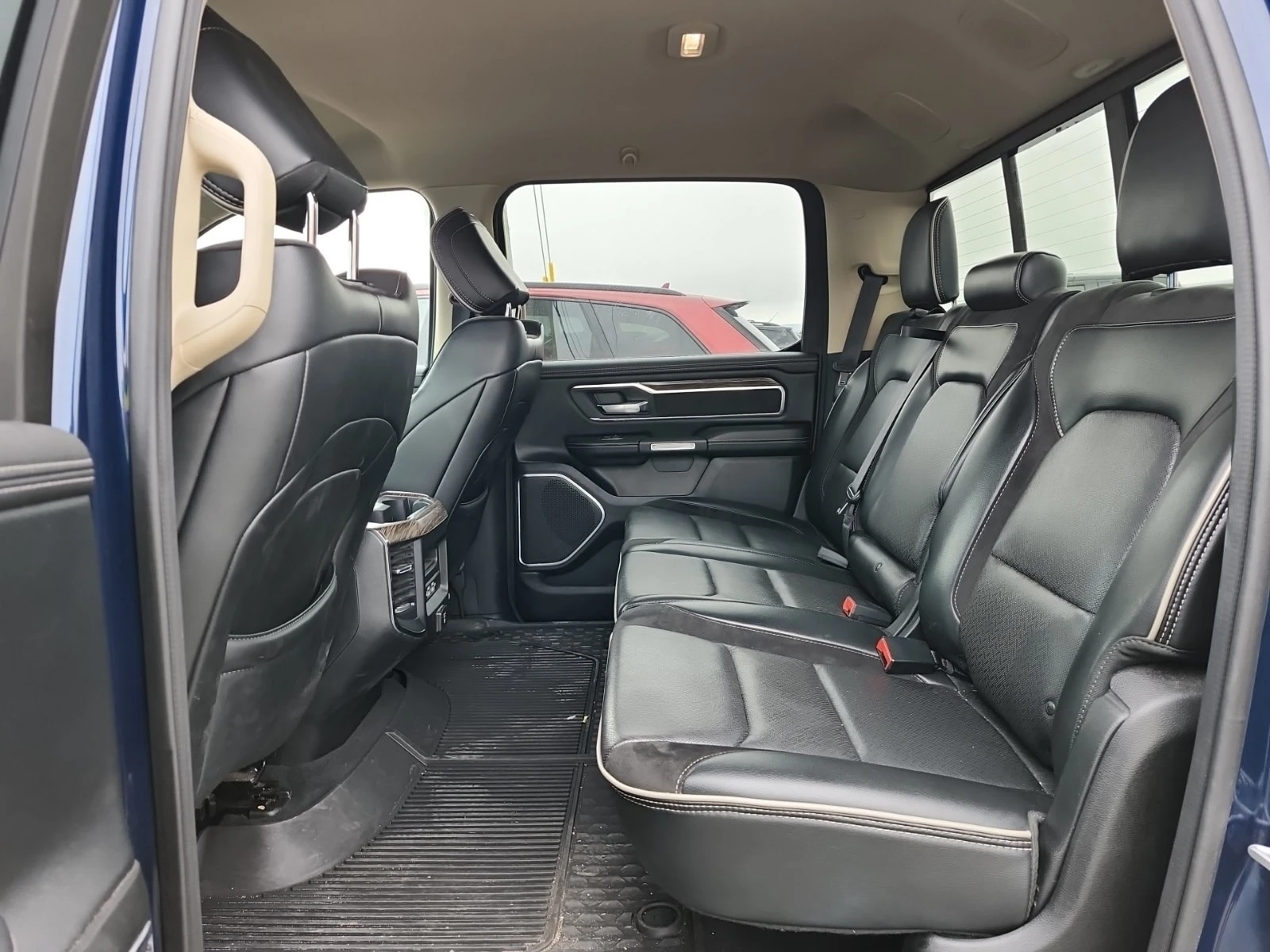 Dodge RAM 1500 LARAMIE * 5.7 V8 * AWD * ОБДУХВАНЕ * CARFAX * , снимка 11 - Автомобили и джипове - 56023550