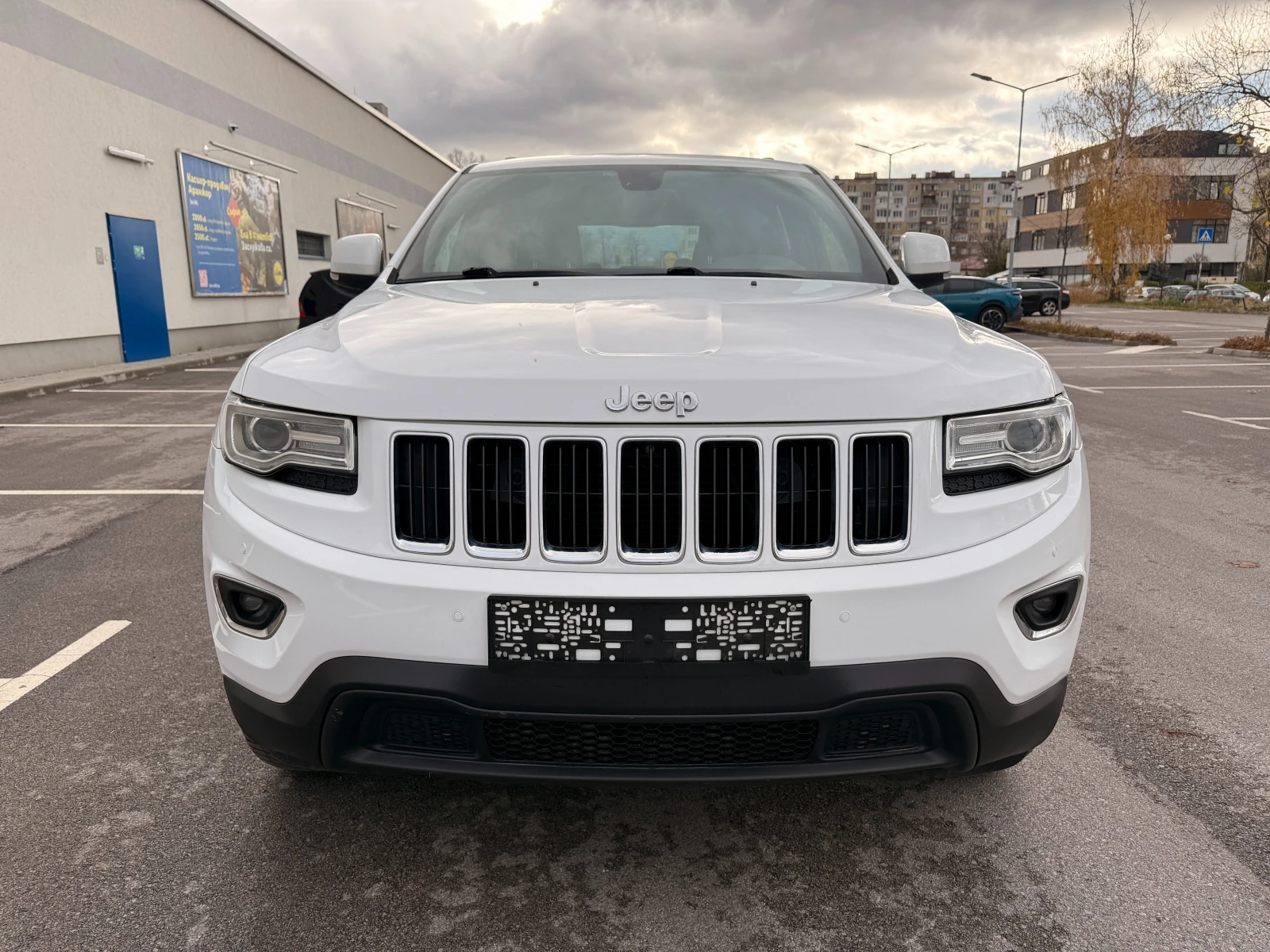 Jeep Grand cherokee 3.0CRDI* NAVI* ПОДГРЕВ* , снимка 2 - Автомобили и джипове - 56175636