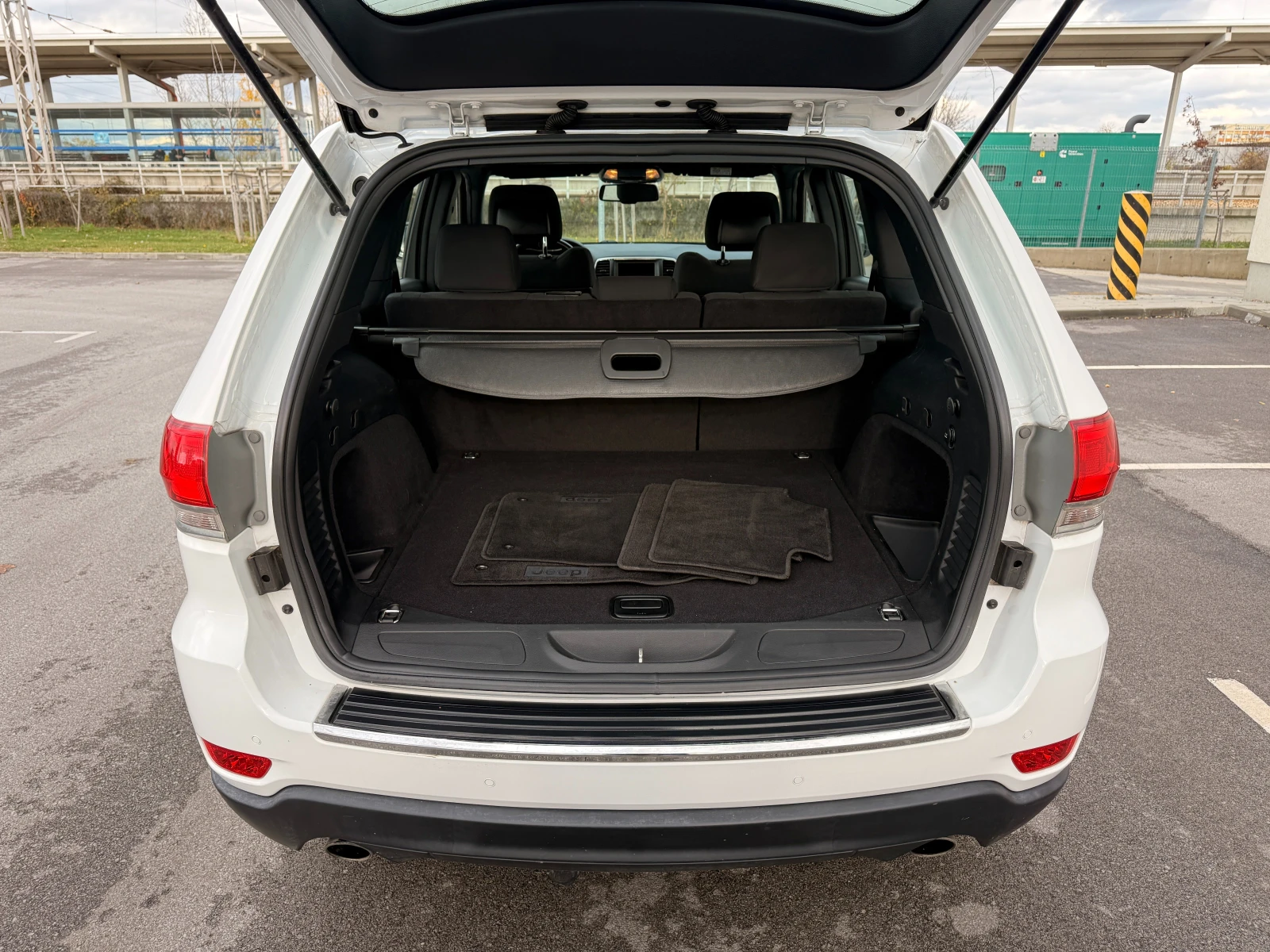 Jeep Grand cherokee 3.0CRDI* NAVI* ПОДГРЕВ* , снимка 14 - Автомобили и джипове - 56175636
