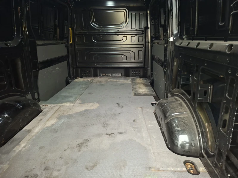 VW Crafter, снимка 8 - Бусове и автобуси - 52895575