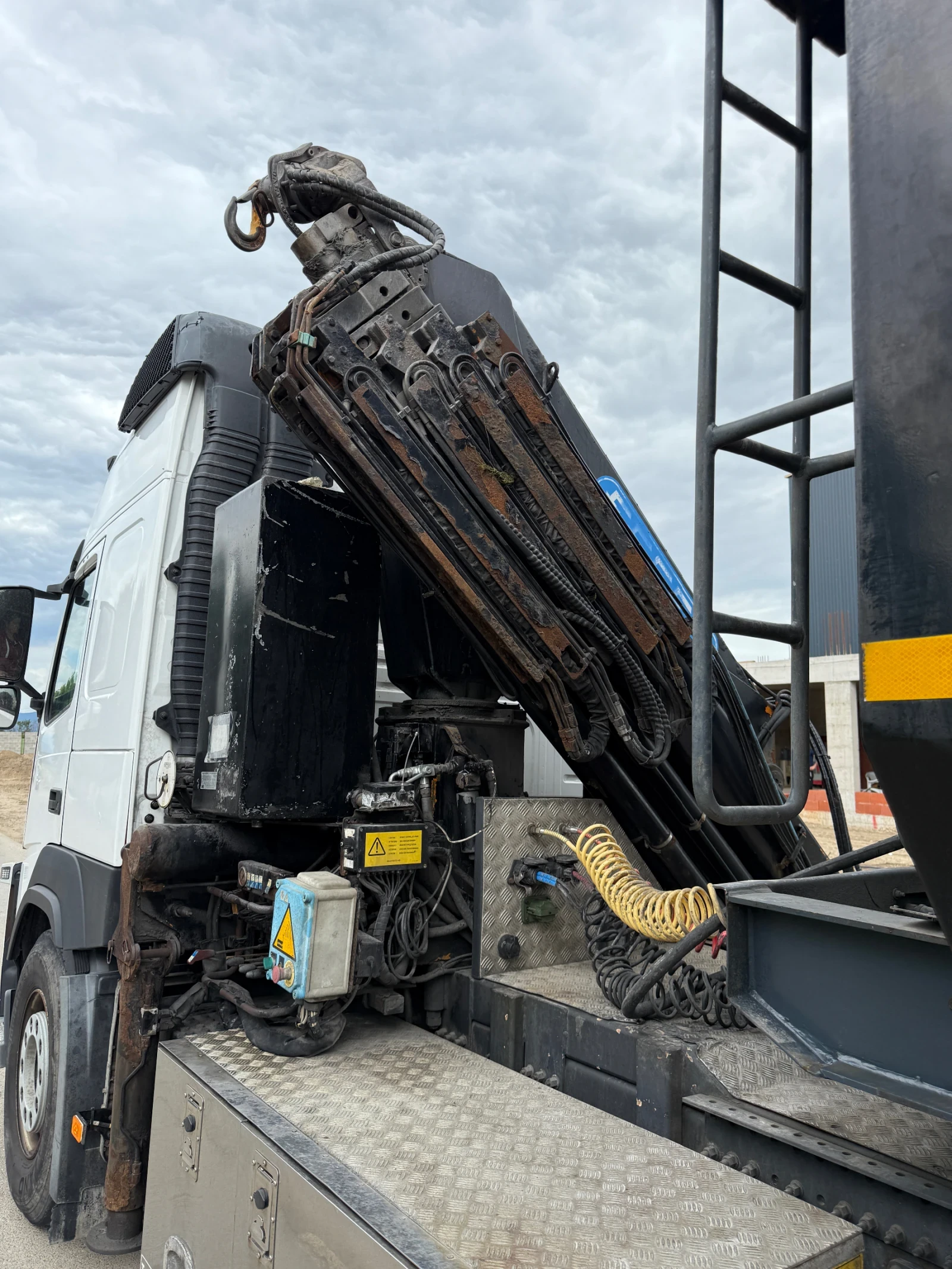 Volvo Fm Влекач с кран, снимка 4 - Камиони - 54438860