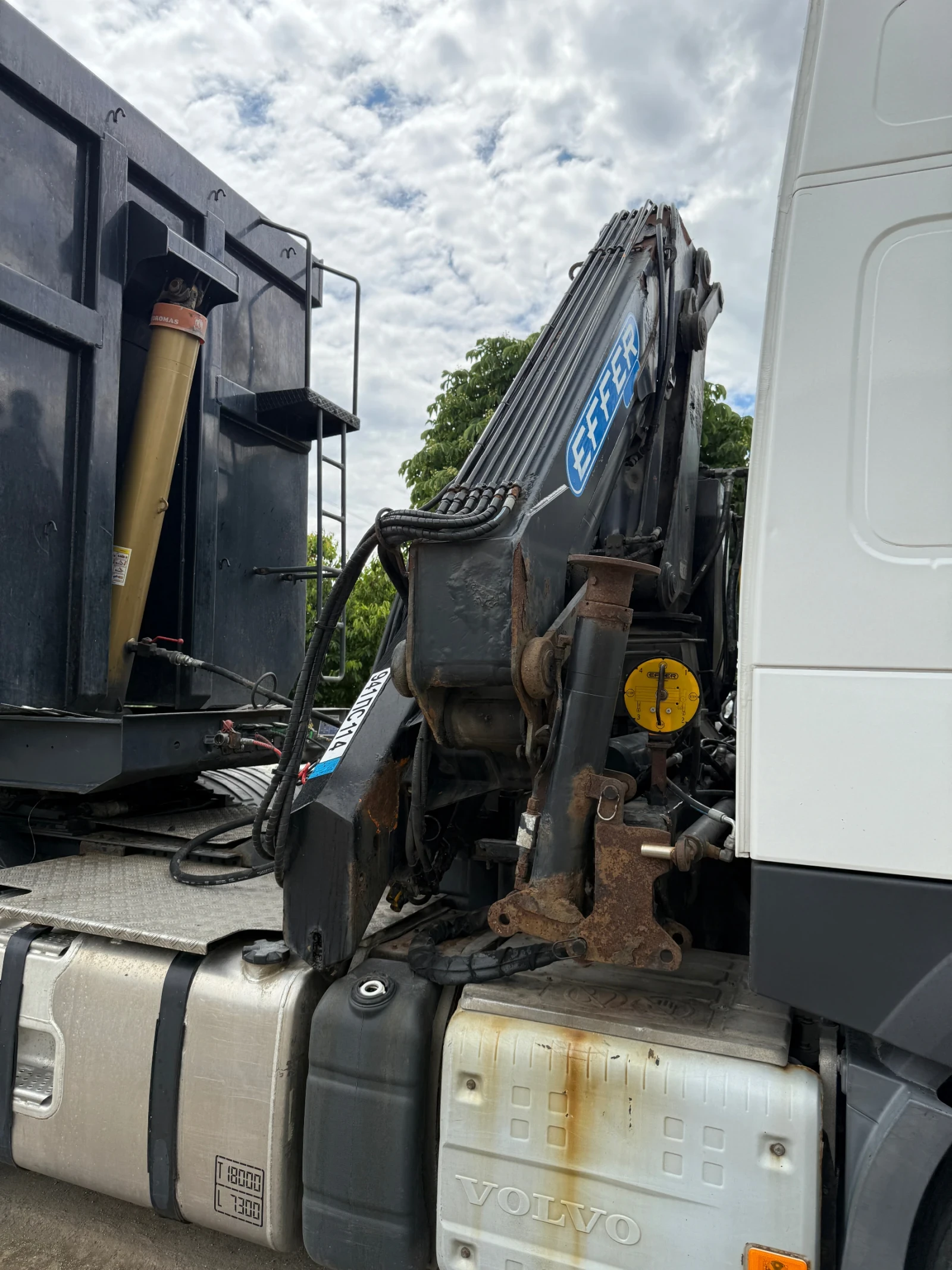 Volvo Fm Влекач с кран, снимка 3 - Камиони - 54438860