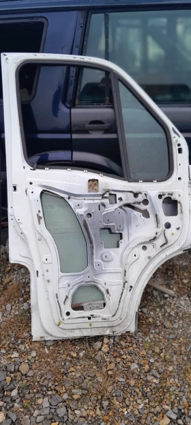 Продавам врати за Ивеко Дейли 2002г.Цената е за брой., снимка 4