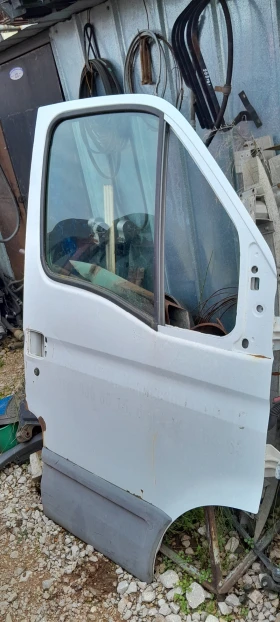 Продавам врати за Ивеко Дейли 2002г.Цената е за брой., снимка 3