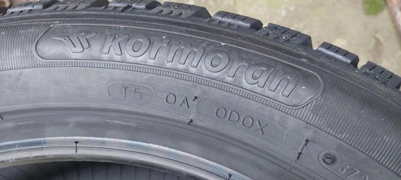 Гуми Зимни 225/50R17, снимка 3 - Гуми и джанти - 35148125