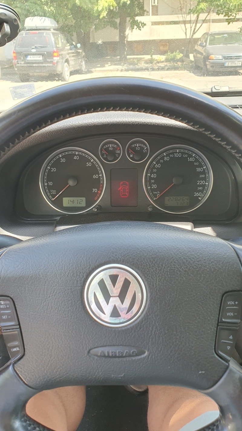 VW Passat, снимка 9 - Автомобили и джипове - 46118297