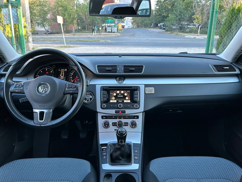 VW Passat 1.6 TDI, снимка 7 - Автомобили и джипове - 47439843