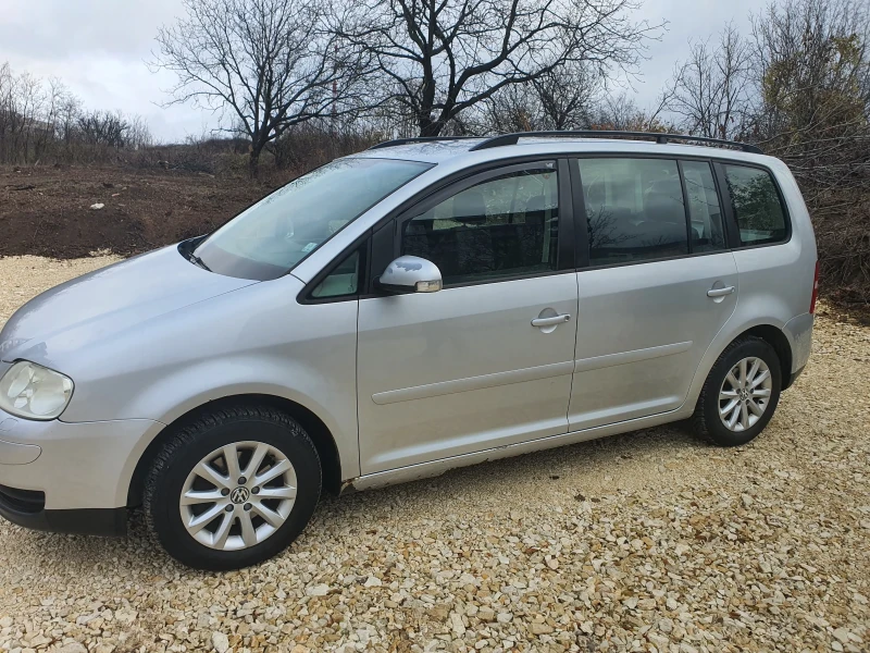 VW Touran, снимка 11 - Автомобили и джипове - 48297543