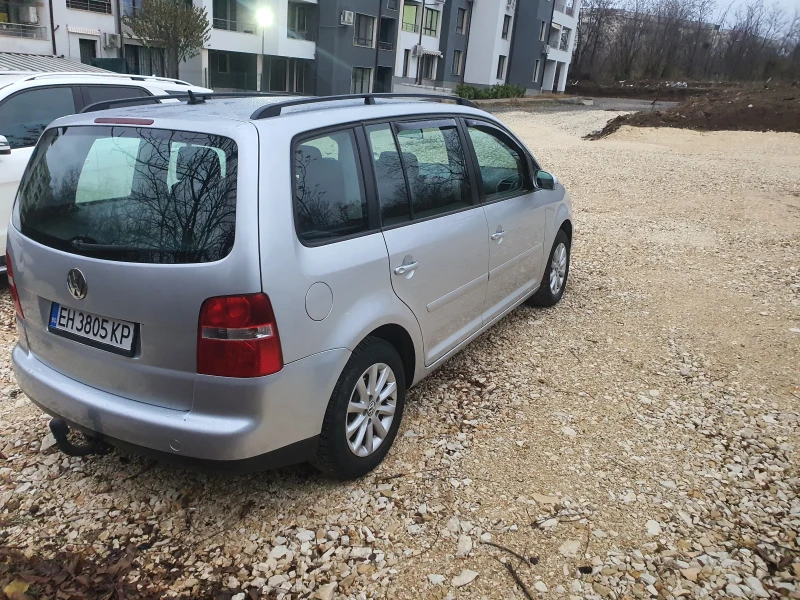 VW Touran, снимка 3 - Автомобили и джипове - 48297543