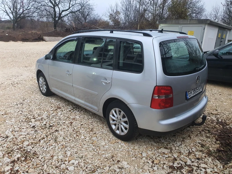 VW Touran, снимка 4 - Автомобили и джипове - 48297543