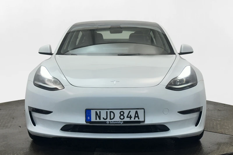 Tesla Model 3 Long Range* AWD* Pano* Cam* Navi* Европейска* , снимка 2 - Автомобили и джипове - 49199142