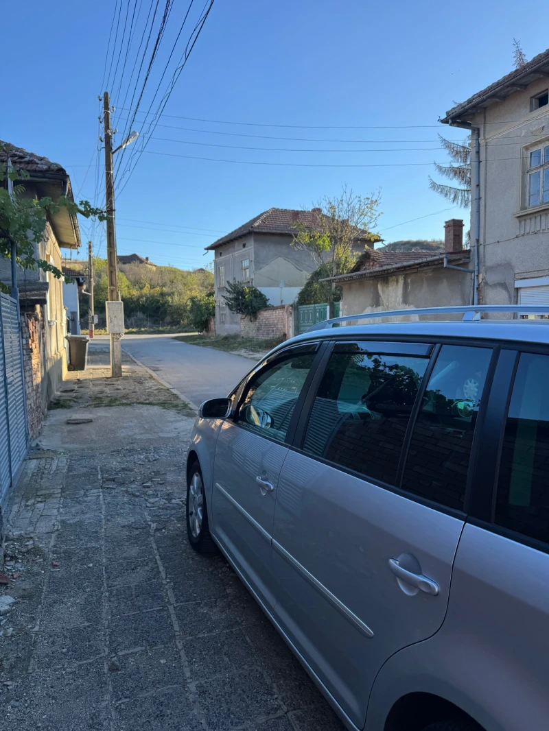 VW Touran, снимка 7 - Автомобили и джипове - 52517859
