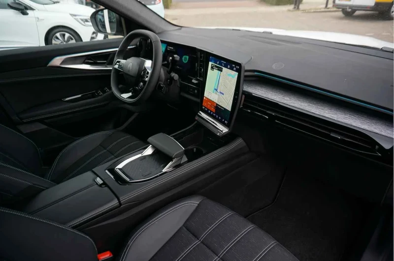 Renault Austral EVOLUTION- HYBRID - НОВ, снимка 14 - Автомобили и джипове - 52564985