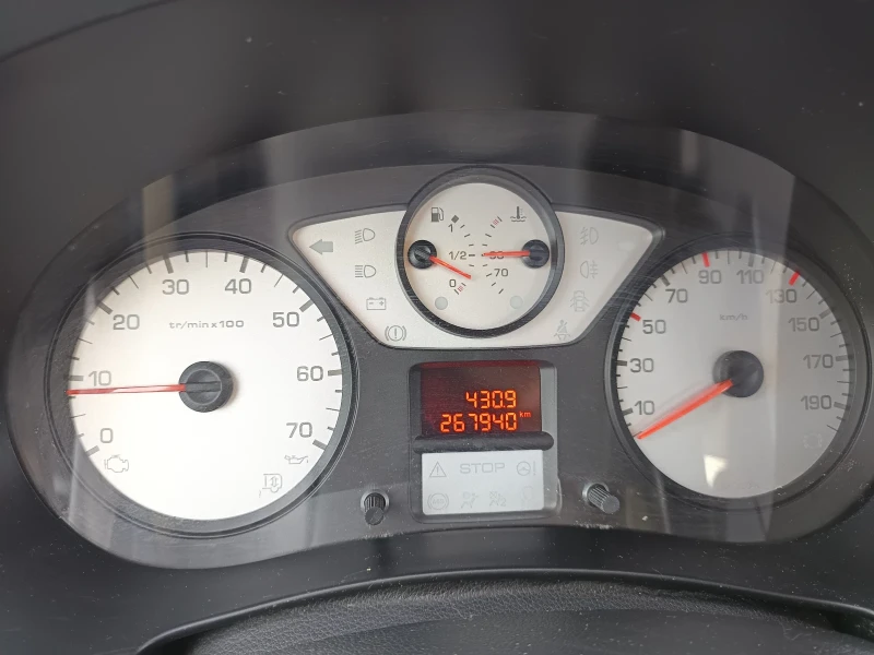 Peugeot Partner 1.6i Tepee, снимка 13 - Автомобили и джипове - 52828389