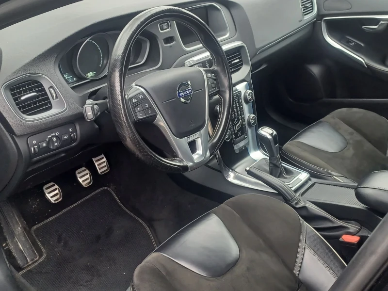 Volvo V40 2.0, снимка 7 - Автомобили и джипове - 53209845