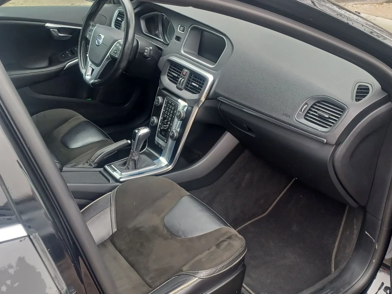 Volvo V40 2.0, снимка 12 - Автомобили и джипове - 53209845