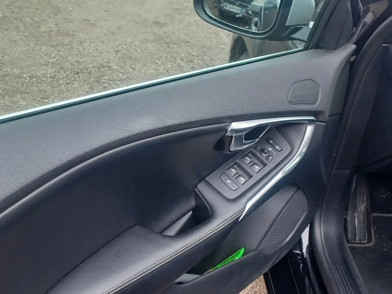 Volvo V40 2.0, снимка 8 - Автомобили и джипове - 53209845