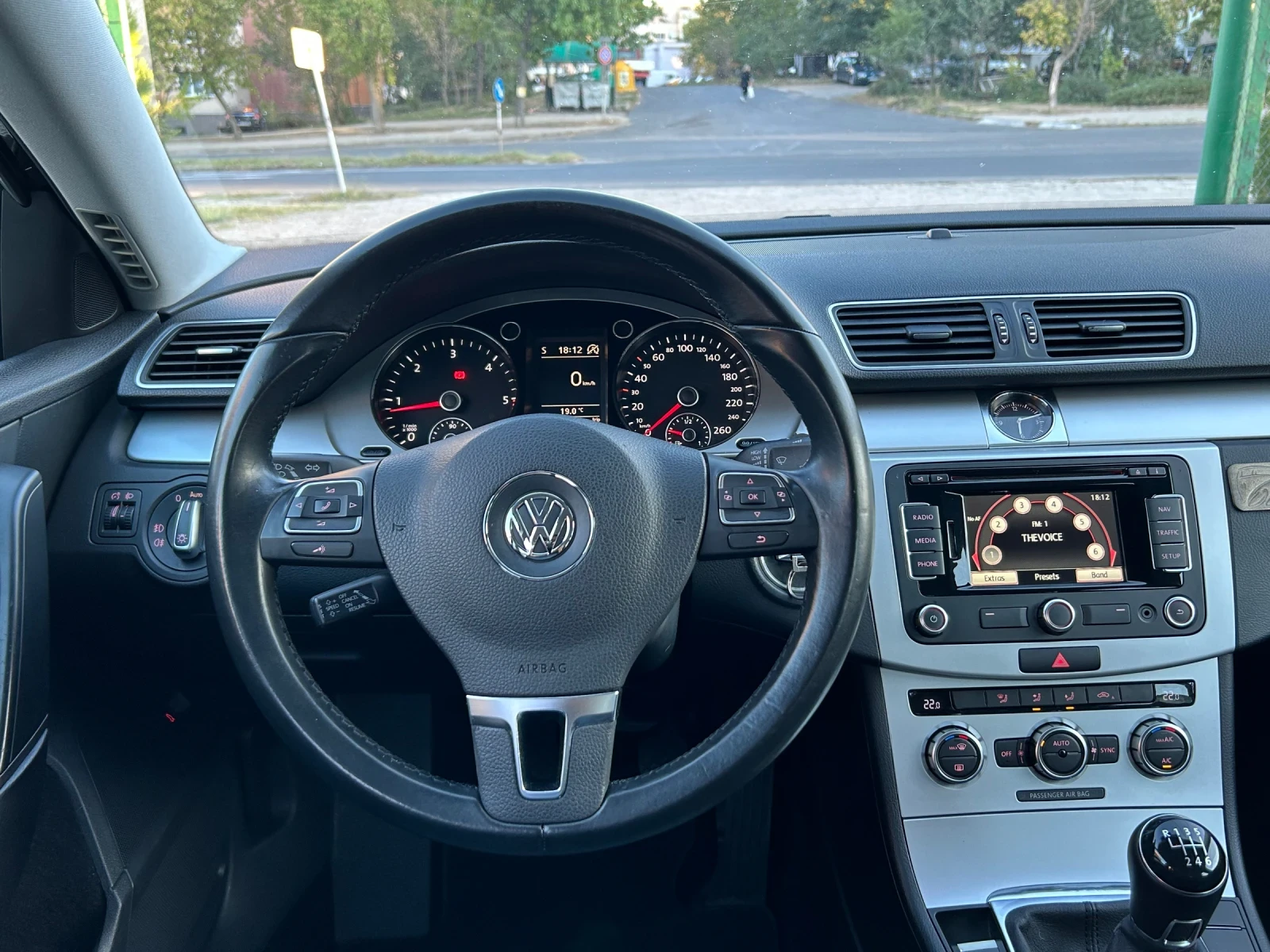 VW Passat 1.6 TDI - изображение 8