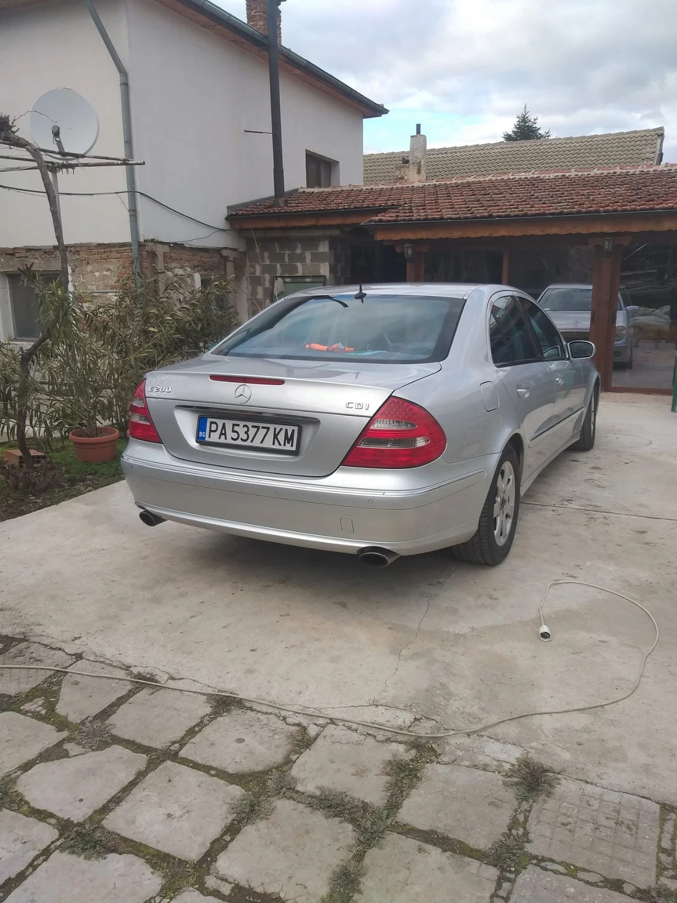 Mercedes-Benz E 280  - изображение 4