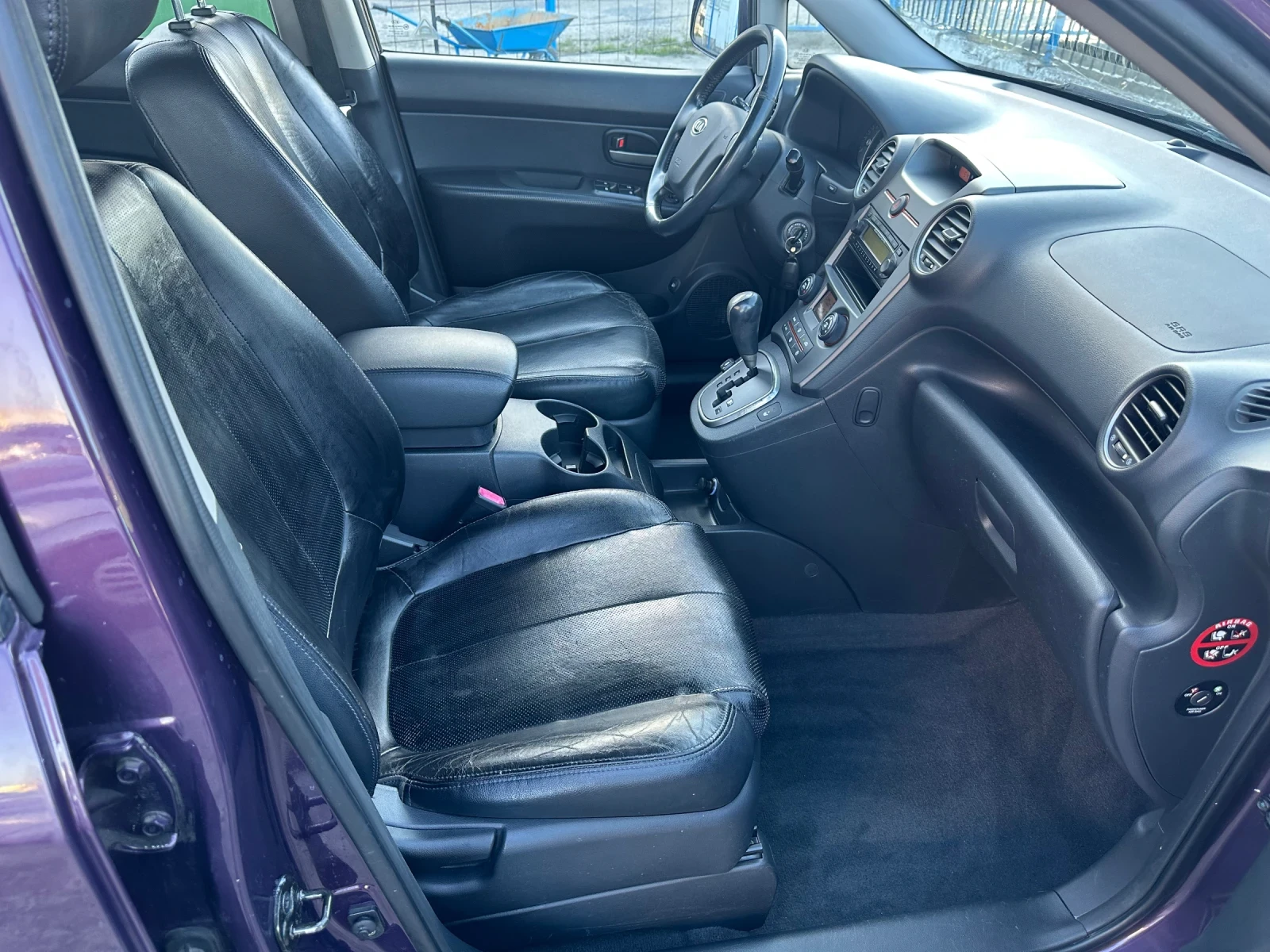 Kia Carens 2.0 Автоматик, снимка 12 - Автомобили и джипове - 54336128