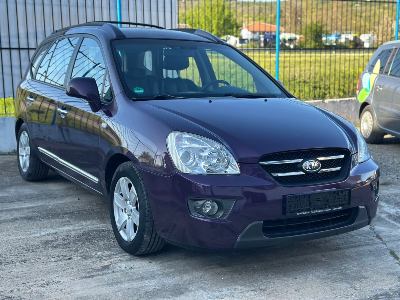 Kia Carens 2.0 Автоматик, снимка 2 - Автомобили и джипове - 54336128