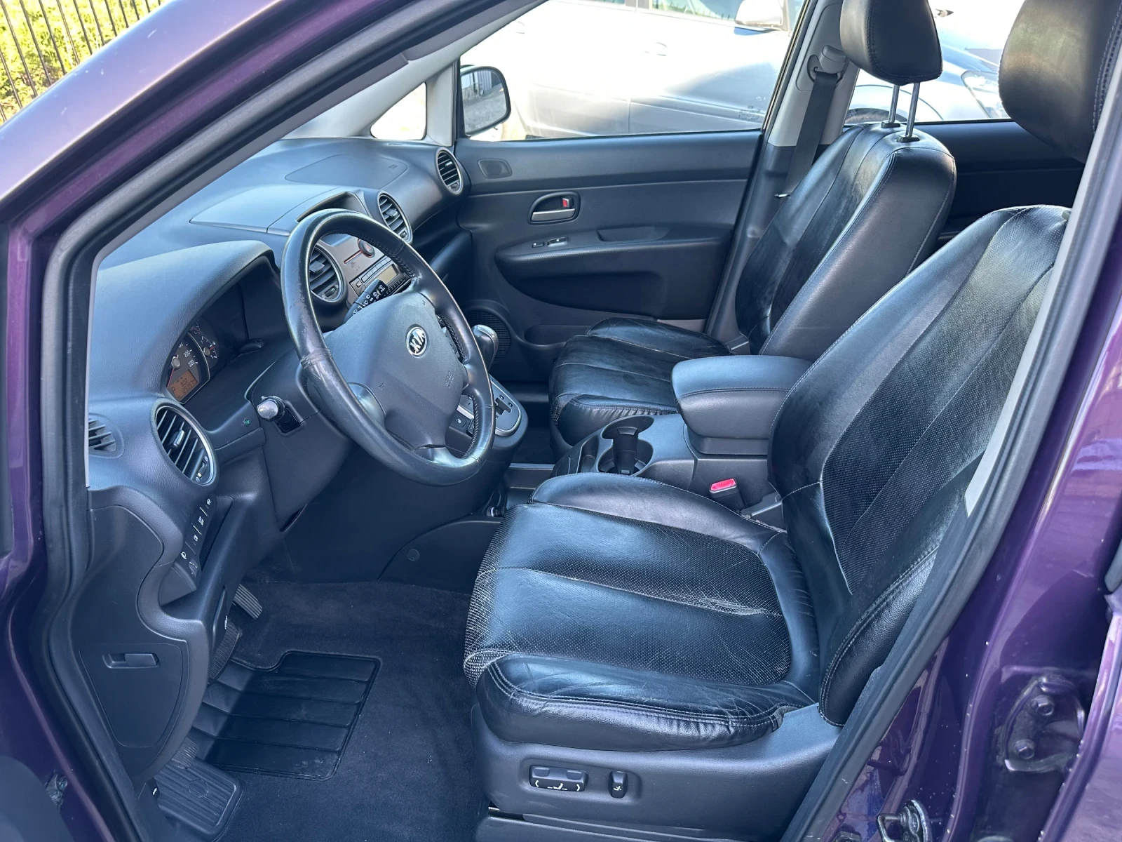 Kia Carens 2.0 Автоматик, снимка 10 - Автомобили и джипове - 54336128