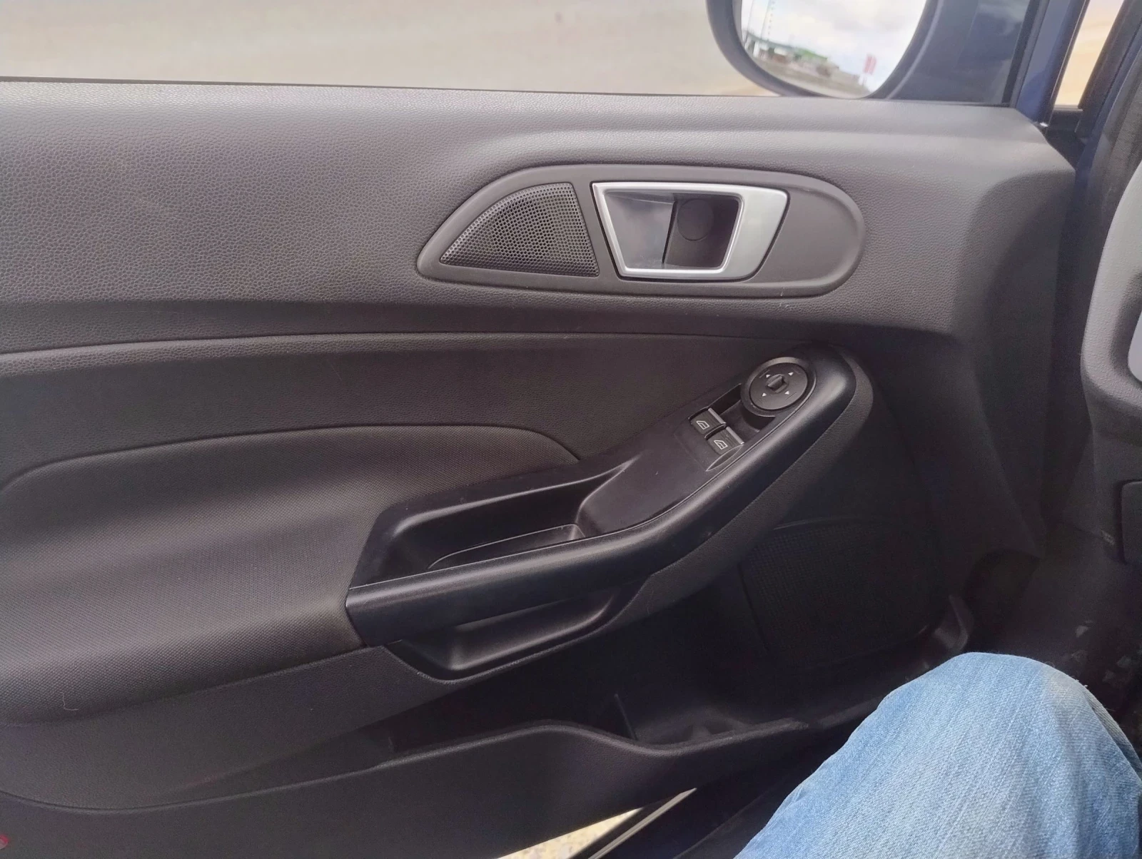 Ford Fiesta 1.5 D, снимка 7 - Автомобили и джипове - 54378079