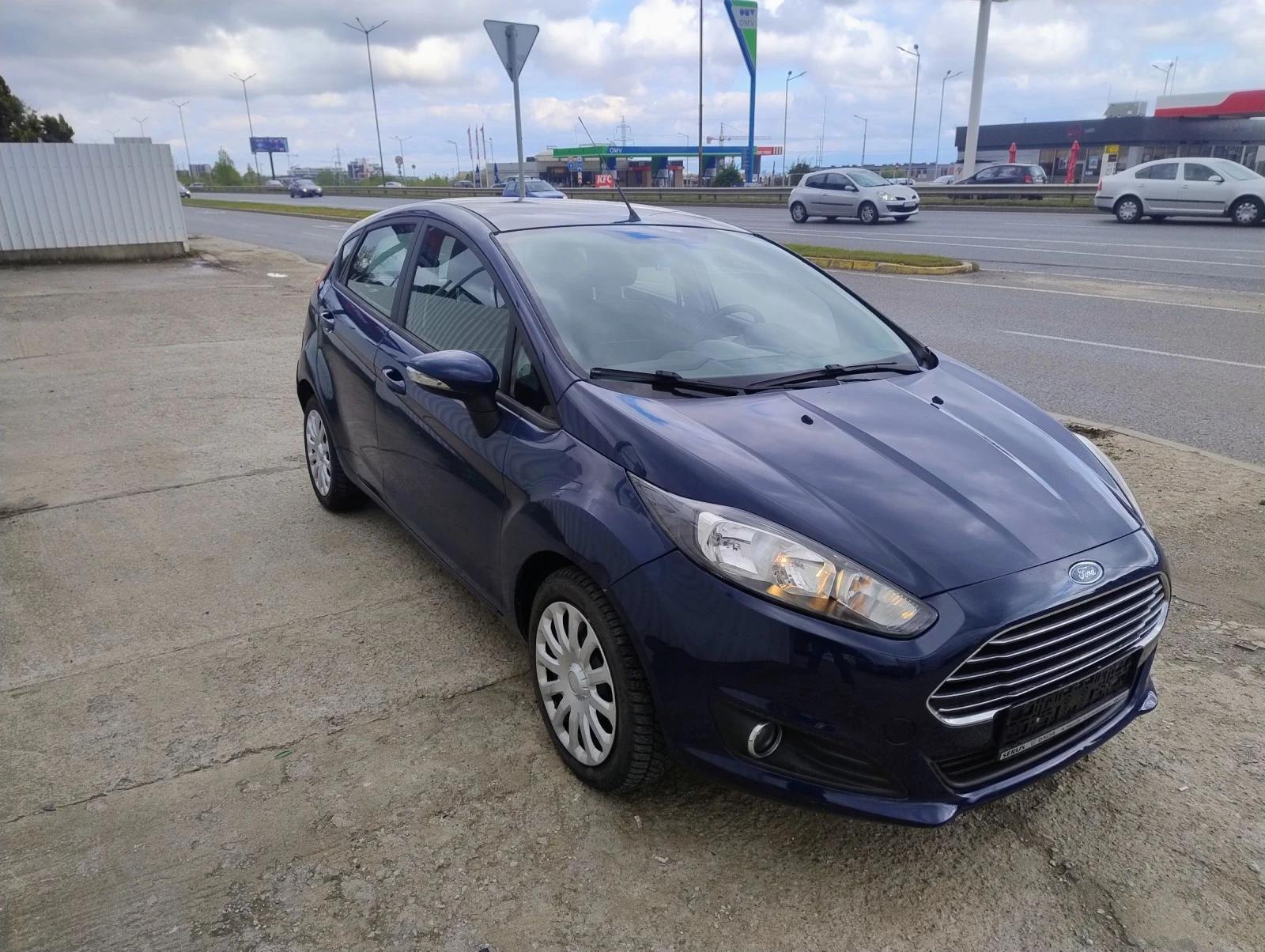 Ford Fiesta 1.5 D, снимка 2 - Автомобили и джипове - 54378079