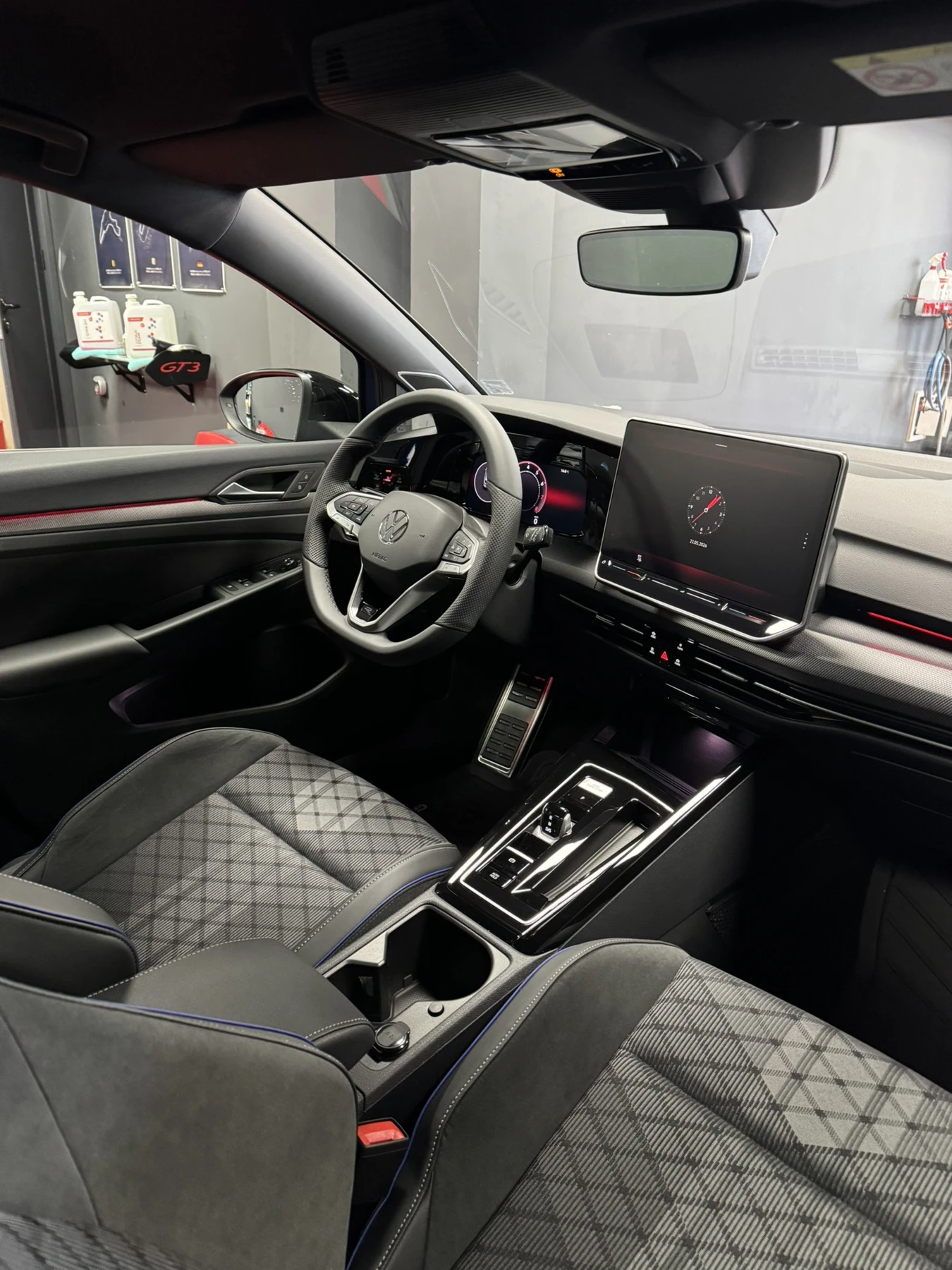 VW Golf 8 R-Line Plus 2.0 TSI OPF 4M DSG, снимка 3 - Автомобили и джипове - 54666175