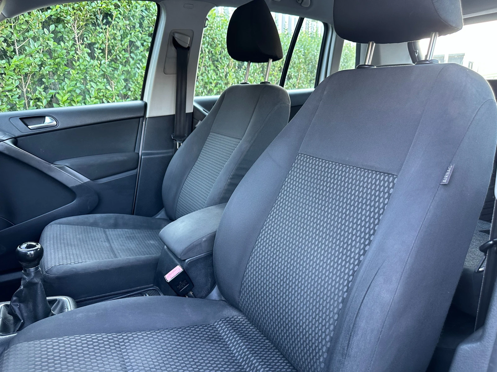 VW Tiguan 2.0TDI, снимка 15 - Автомобили и джипове - 55402462