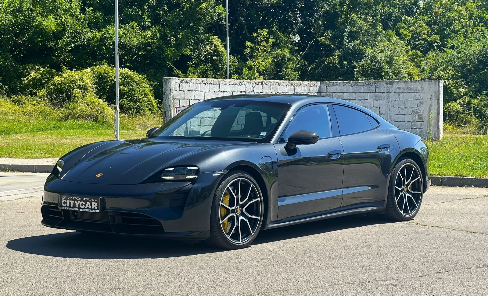 Porsche Taycan TURBO S / CARBON / CERAMIC / SPORT CHRONO / BOSE /, снимка 3 - Автомобили и джипове - 55725464