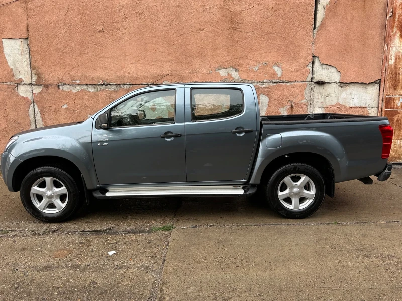 Isuzu D-max 2.5TD Automatic, снимка 4 - Автомобили и джипове - 47236599